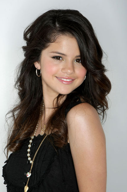 selena gomez new haircut. Selena Gomez Pictures Gallery